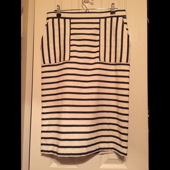 eva mendes for New York & Company Dresses & Skirts - Pencil skirt 26”L - size 4 - black/white